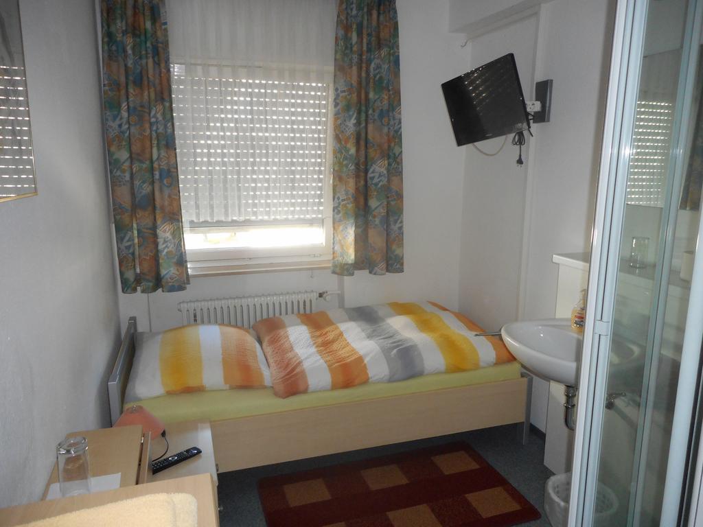 Hôtel Landgasthof Rose à Ditzingen Extérieur photo